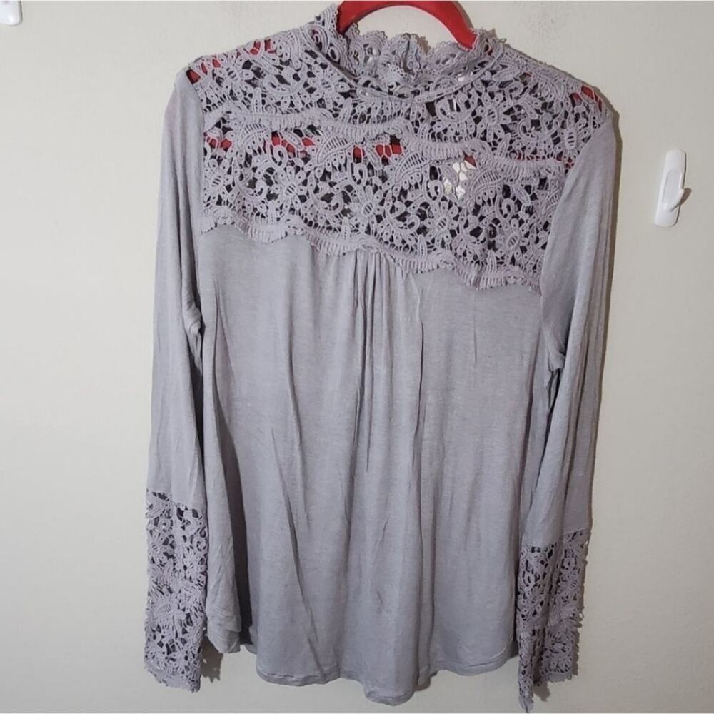 LILAC crocheted lace‎ mock turtleneck and sleeves shirt size medium new!!!